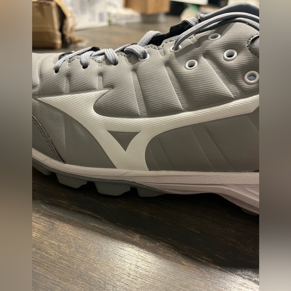 Mizuno Men's Ambition 2 All Surface Sneaker Baseball Shoes. Worn twice - Picture 8 of 11